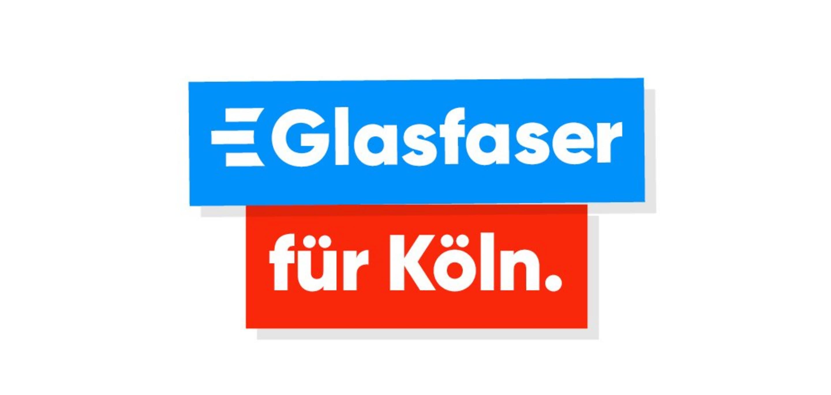 Werbebanner mit dem Text: 'Glasfaser für Köln.' auf blauem und rotem Hintergrund.