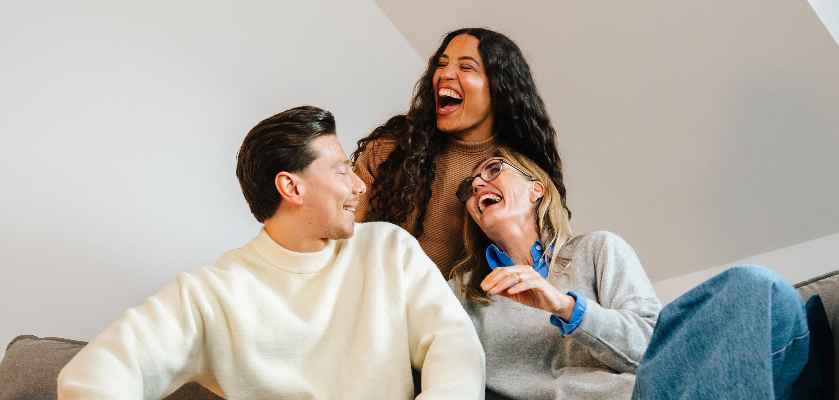 Freunde werben auf der Couch