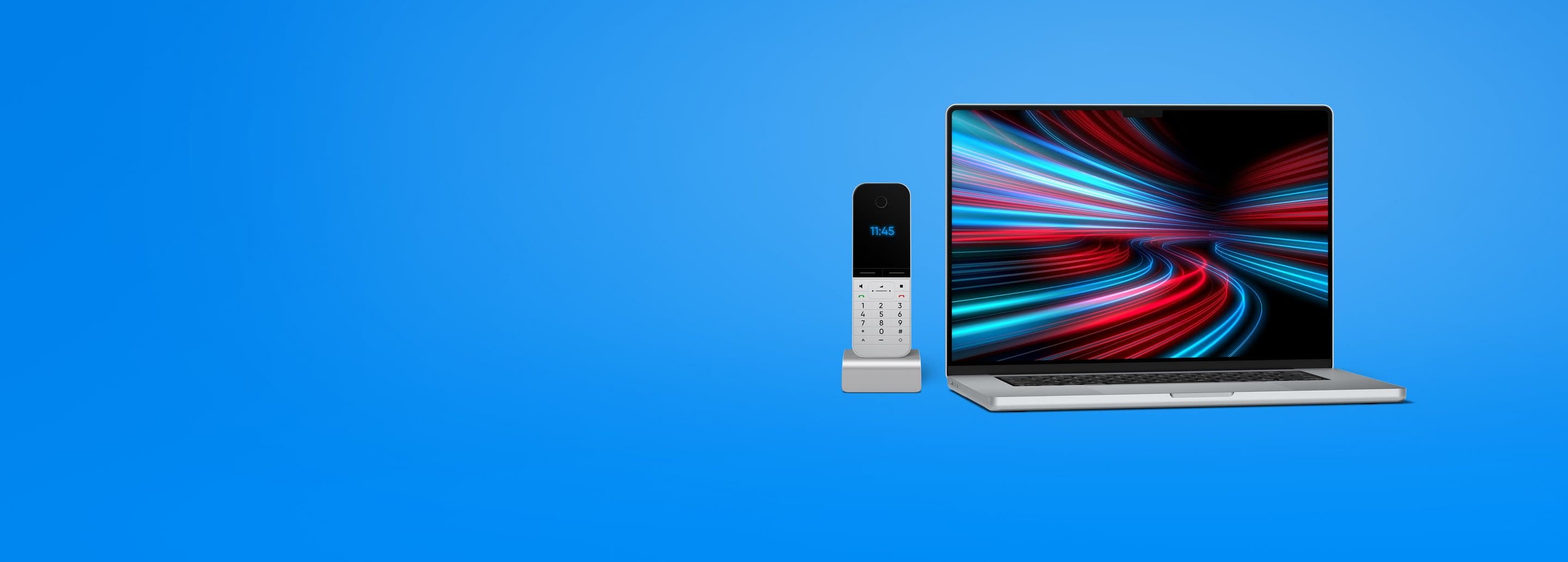 Festnetz-Angebote von NetCologne Blauer Hintergrund auf dem ein Festnetztelefon und ein Laptop zu sehen ist